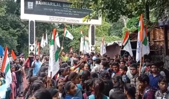  तृणमूल छात्र परिषद की तरफ से रैली निकाली गई