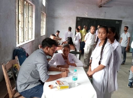 दुर्गा विद्यालय में चिकित्सा शिविर का आयोजन